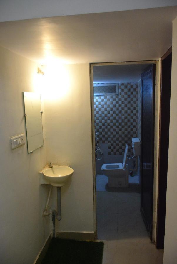 Blue Beds Homestay, Exotic 2Bhk Ac House จาบัลปูร์ ภายนอก รูปภาพ