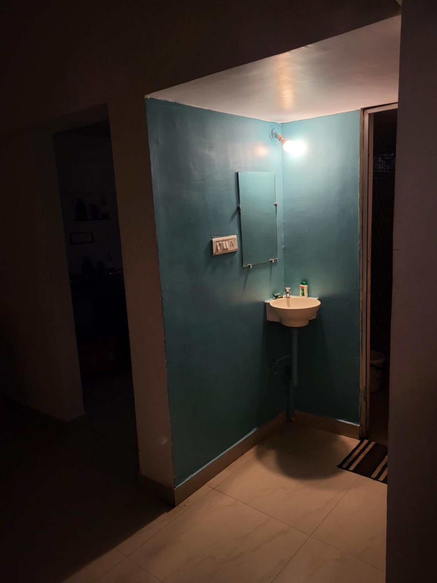 Blue Beds Homestay, Exotic 2Bhk Ac House จาบัลปูร์ ภายนอก รูปภาพ